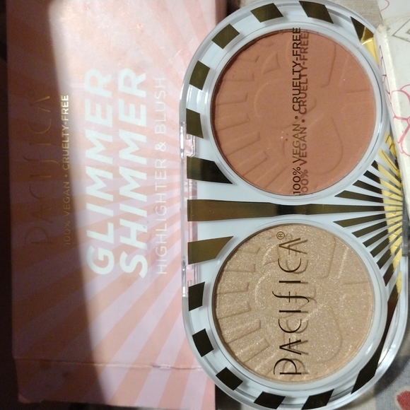 Pacifica highlighter and blush duos - Picture 3 of 3